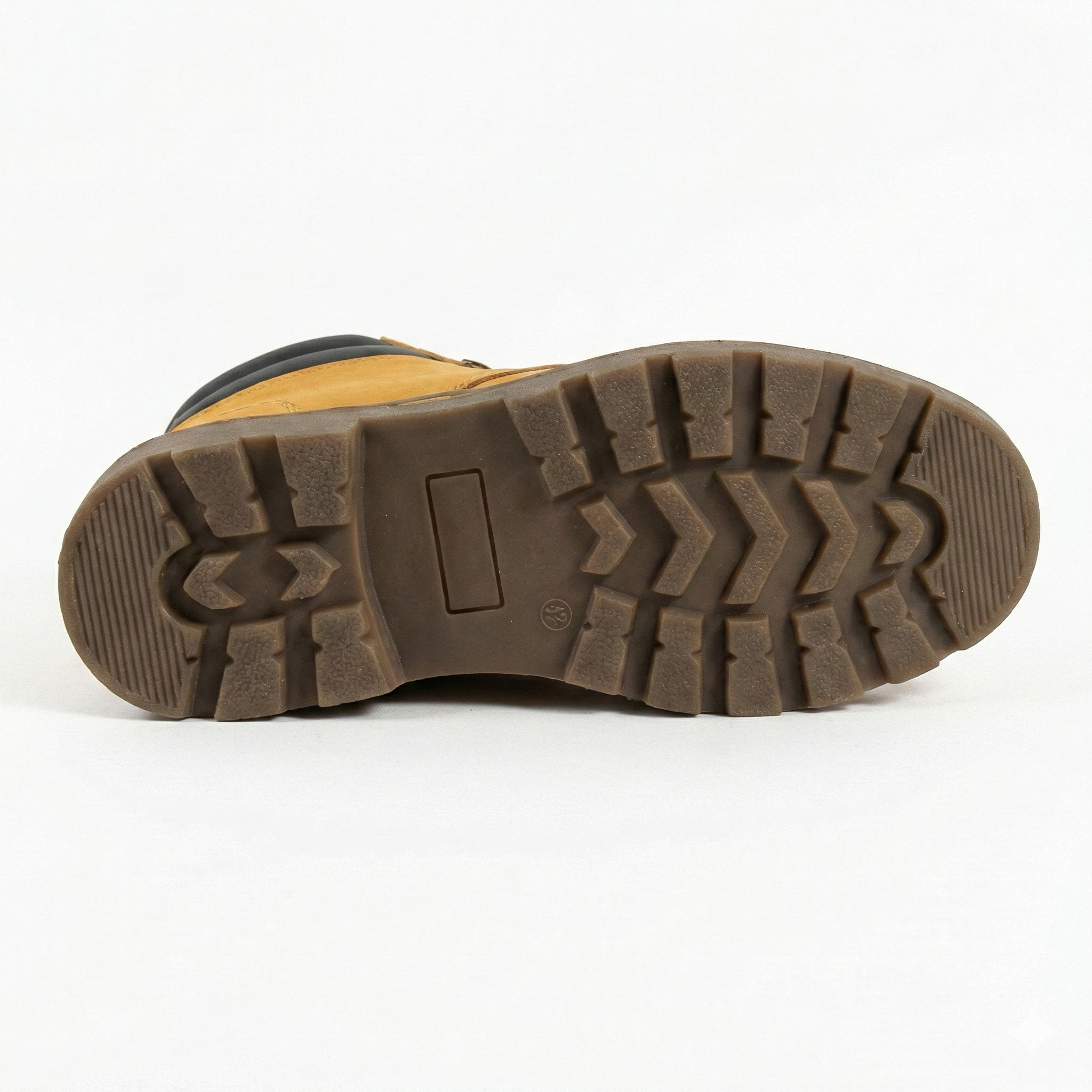 Bota de dotación sin puntera elaborada en cuero, con suela de poliuretano antideslizante y diseño industrial para uso laboral.