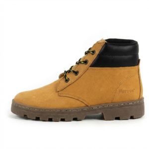 Bota de dotación sin puntera elaborada en cuero, con suela de poliuretano antideslizante y diseño industrial para uso laboral.